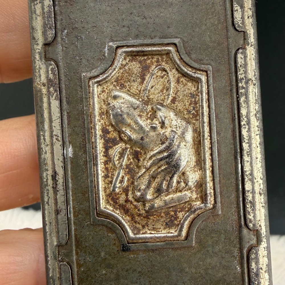 Vintage Match Safe Vesta Dog Silver Tone Embossed‎
